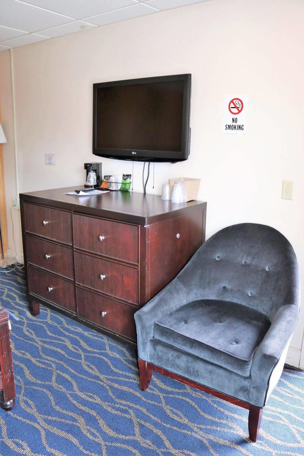 Rodeway Inn Harlan エクステリア 写真