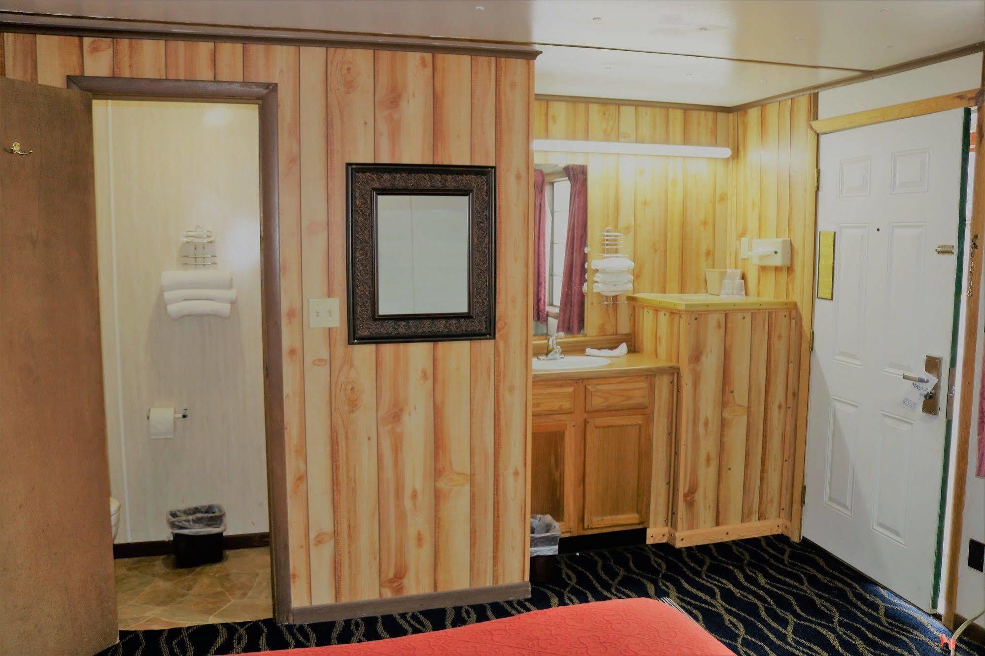 Rodeway Inn Harlan エクステリア 写真