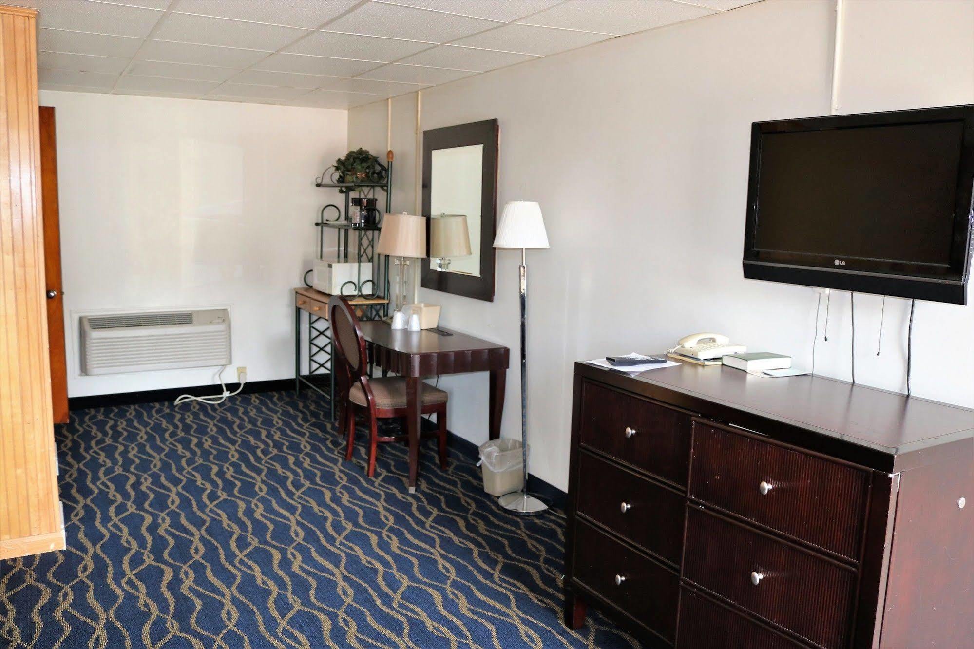 Rodeway Inn Harlan エクステリア 写真