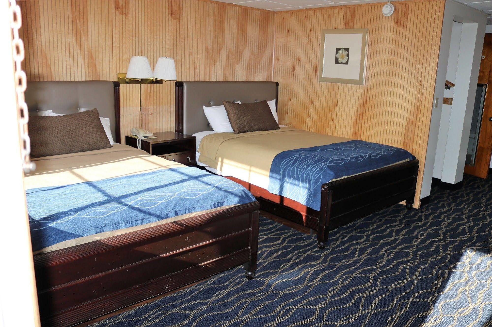 Rodeway Inn Harlan エクステリア 写真